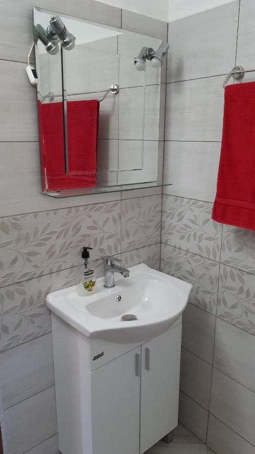 Guest House Astra アルバナシ エクステリア 写真